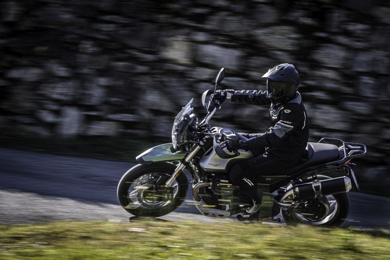 Moto Guzzi V85 TT VS Triumph Tiger 850 Sport: viaggia, guida, SOGNA